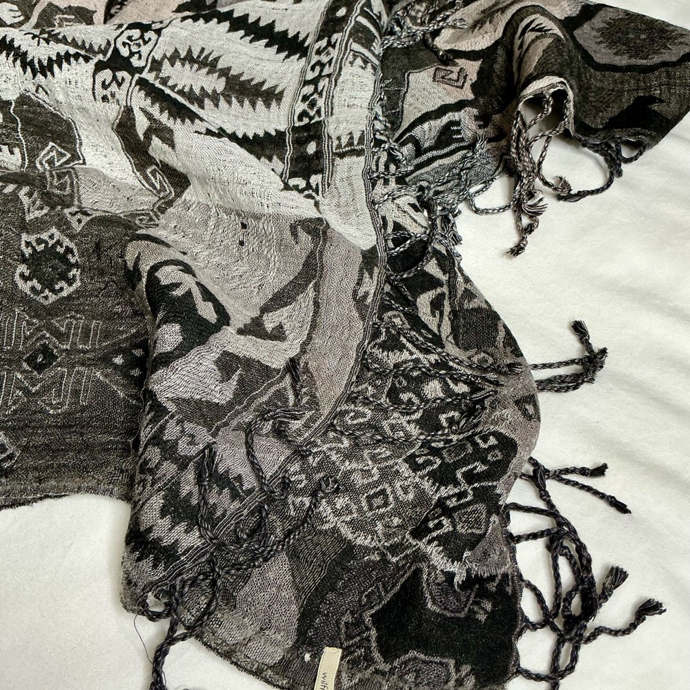 Wilfred Black and Gray Patterned Scarf - Picture 2 of 4